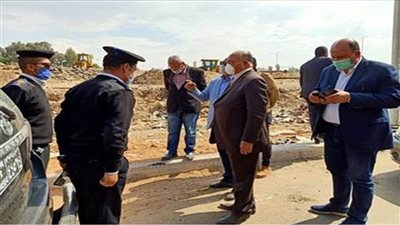 محافظ القاهرة يتفقد أعمال إزالة العشش بمنطقة ترعة الطوارىء بحى السلام أول