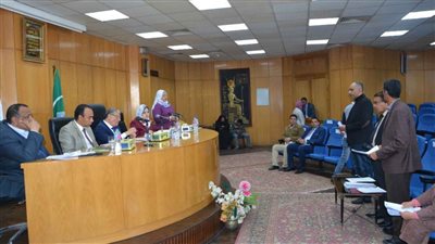 محافظ المنيا يستمع لشكاوى المواطنين