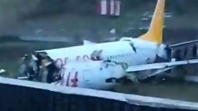 فيديو.. طائرة تخرج عن المدرج وتنشطر إلى قسمين في إسطنبول