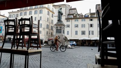 إيطاليا تمدد العزل العام وتعلن عن استثناء