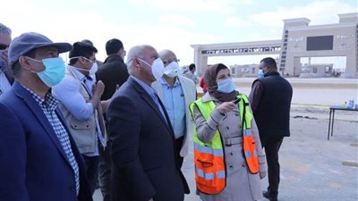 وزير النقل يتفقد  طريق القاهرة/ أسوان الصحراوي الغربي