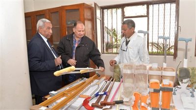 محافظ أسيوط يتفقد مصنع إنتاج الأطراف الصناعية