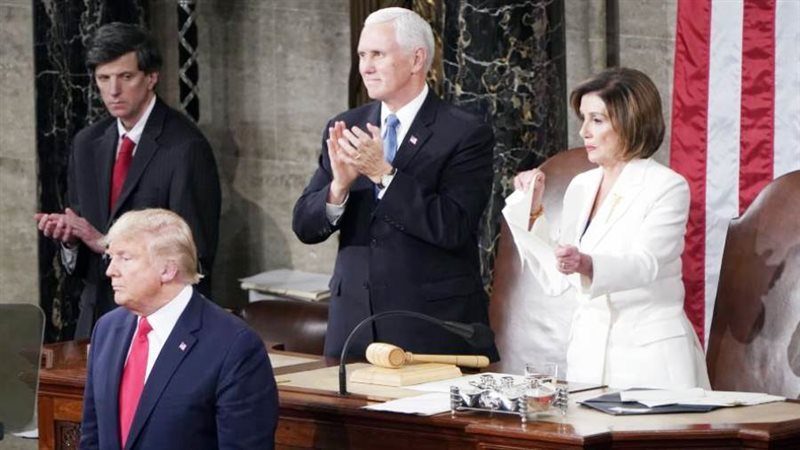 تمزيق نانسي بيلوسي