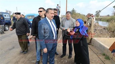 التحفظ على أي سيارة تلقي نواتج هدم على الطرق