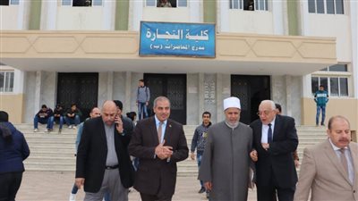 رئيس جامعة الأزهر يتفقد انتظام الدراسة في يومها الأول  