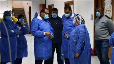 رئيس جامعة القناة تتفقد مركز  العزل المبدئي بالمستشفى