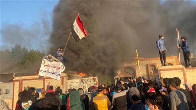 العراق.. مهلة ساعتين لاستقالة محافظ بابل بعد ضرب متظاهرين