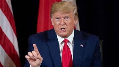 ترامب يدافع عن قراره بإقالة الشاهد الأول في محاكمة عزله