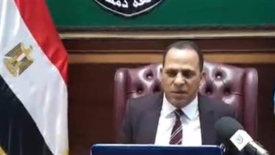 رئيس جامعة دمنهور يتواصل مع الطلاب عبر الفيديو كونفرانس