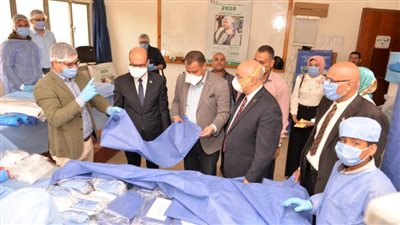 رئيس جامعة أسيوط يُشيد بدور مؤسسة 2020 في إنتاج المستلزمات الوقائية