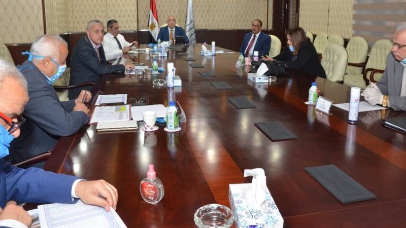 وزير الاسكان خلال