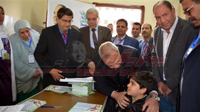 محافظ القليوبية يتفقد الحملة القومية لمكافحة الأنيميا والسمنة والتقزم لطلاب المدارس