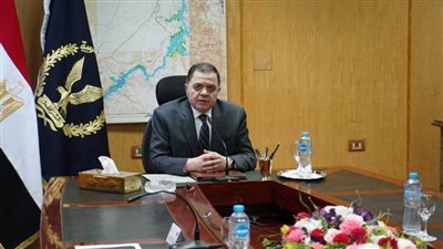  وزير الداخلية يكرّم رئيس مباحث ثان سوهاج