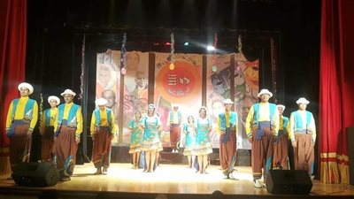 عروض فنية وكورال للأطفال على مسرح قصر ثقافة دمنهور