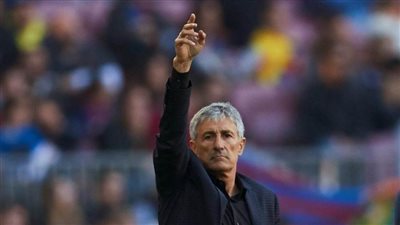 مدرب برشلونة يحلم برفع دوري أبطال أوروبا وسط الأبقار 