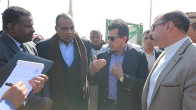 وزير الرياضة ومحافظ أسوان يتفقدان مراكز الشباب