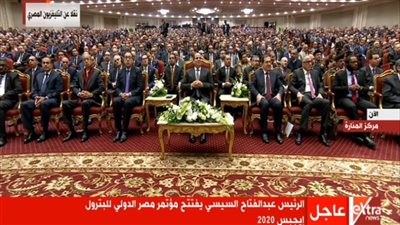 الرئيس السيسى يشاهد فيلما تسجيليا عن جهود مصر فى ملف الطاقة