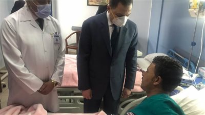 عاجل.. وزير الداخلية يزور المصابين من أبطال الشرطة الذين تصدوا للإرهاب بالأميرية
