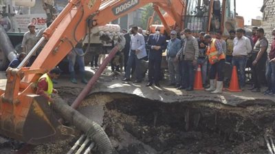 محافظ الجيزة يتفقد أعمال إصلاح الكسر المفاجئ بخط مياه الوراق