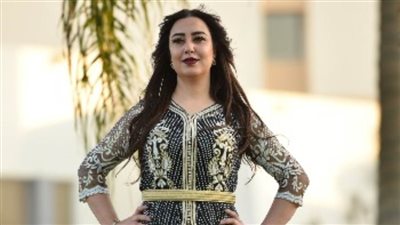 مصممة الأزياء المغربية سميرة الإبراهيمي تستغل حظر 