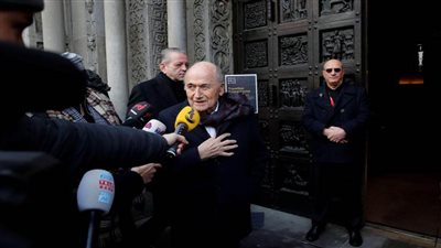 عاجل ..رئيس الاتحاد الدولى للفيفا السابق يطلب سحب مونديال 2022 من قطر 