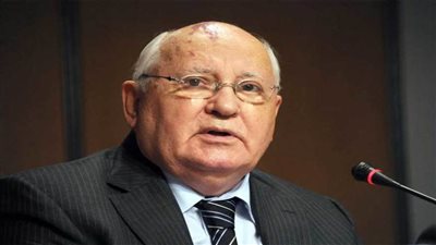 جورباتشوف يدعو إلى تخفيض الميزانيات العسكرية في العالم لمواجهة 