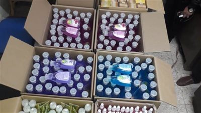 عاجل.. ضبط مكتبات ومحال تغالي في أسعار الكحول والكمامات ببني سويف