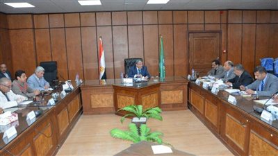 لجنة لفحص مصانع وأراضي المنطقة الصناعية بالمنيا