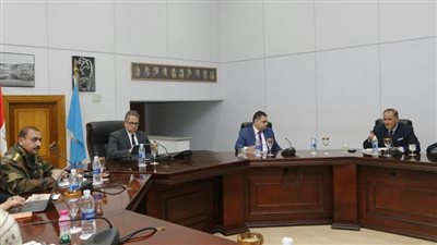 العناني يجتمع بشركة نقل المومياوات