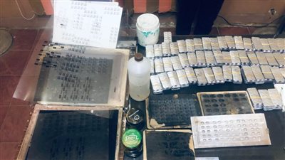 القبض على عاطل يصنع عبوات أغلفة لأقراص مخدرة بالقاهرة