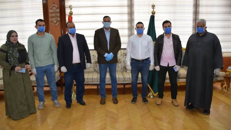 تسليم العقود