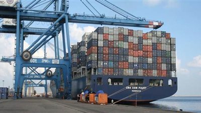 ميناء دمياط يستقبل 11 سفينة للحاويات والبضائع