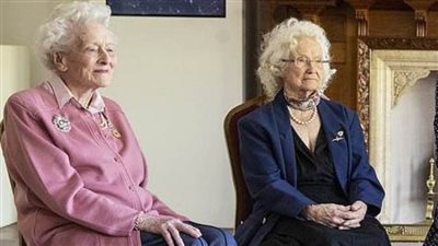 الإيثار.. بريطانيون كبار السن يرفضون الذهاب إلى المستشفيات لإسعاف الشباب