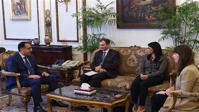 رئيس الوزراء يؤكد أهمية تعزيز التعاون مع 