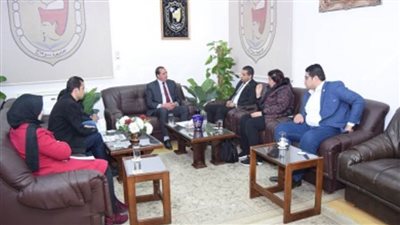 جامعة سوهاج تبحث تنفيذ مبادرة 