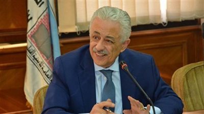   شوقي يكرم عددًا من المعلمين في مؤتمر 