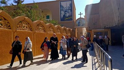 وفود أجنبية ومحلية تزور المعالم الأثرية بأسيوط 