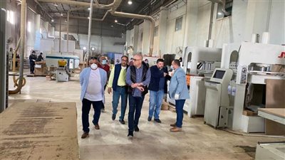 عاجل.. جولة مفاجئة لوزير الإسكان في مصانع مدينة بدر 