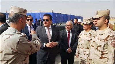 وزير التعليم العالي يتفقد مركز تجميع الأقمار الصناعية 