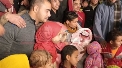 أسرة المولودة رقم 100 مليون تحتفل بسبوع الحفيدة 38 