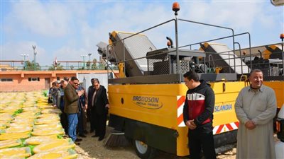 توزيع معدات وصناديق القمامة الجديدة على مراكز الدقهلية 