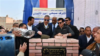 وزير الرياضة يضع حجر أساس لحمام سباحة ونادٍ اجتماعي