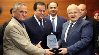 عبدالغفار:القومي للأورام صرح بحثي