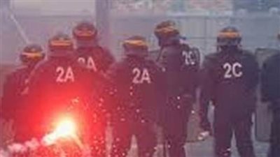  باب سيارة مفتوح يفجر العنف في إحدى ضواحي باريس 
