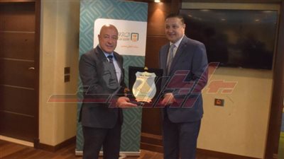 البنك الأهلي يهدي أتوبيسين لنقل طلاب جامعة بنها