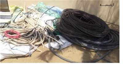 ذهب لسرقة الكابلات فصعقته الكهرباء