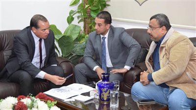 جامعة سوهاج تتعاون مع المصرية للاتصالات بخدمات الإنترنت