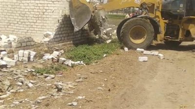   إزالة 34 تعديا وإيقاف 4 حالات بناء مخالف ببني سويف 