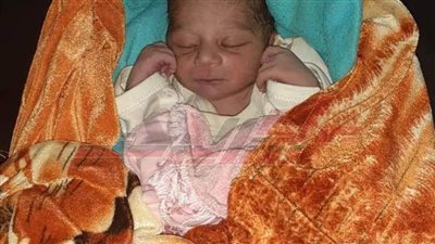 العثور على رضيع أمام مسجد بمغاغة