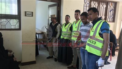  شباب المشايعة بأسيوط ينظمون صرف معاشات 